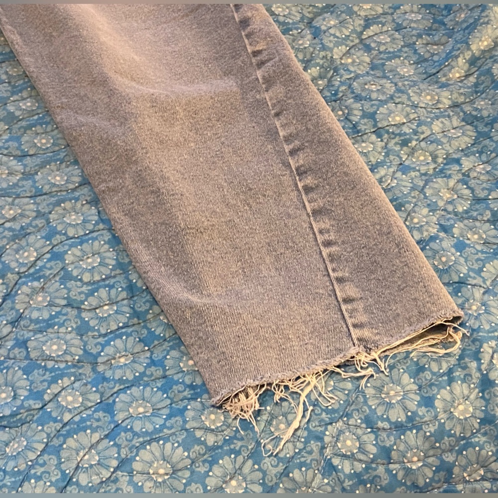 EUC Urban Outfitters BDG cropped Girlfriend jeans, light wash,raw hem, 31” - Picture 5 of 9